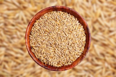 Tahta bir kasede buğday