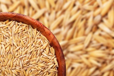 Tahta bir kasede buğday