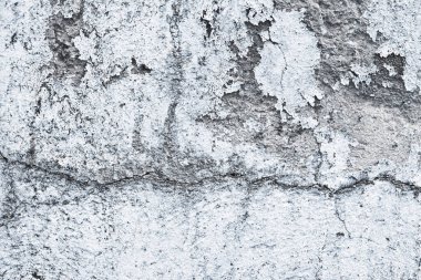 Beyaz boya arka planı çatlatıyor. Çizik dokusu. Grafik tasarımı için beyaz ve siyah grunge beton duvar deseni. Boya çatlağını soy. Yıpranmış kırsal yüzey. Kuru boya arkaplanı