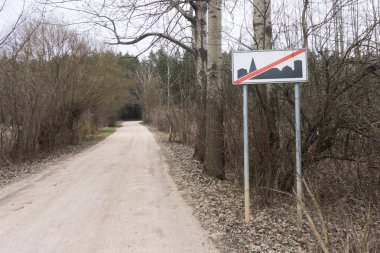 Parktaki yol tabelası