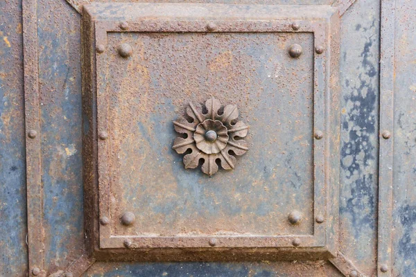 Eski Paslı Metal Kapı Kolu — Stok fotoğraf