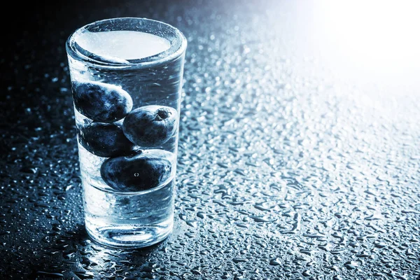 Gotas Água Copo Com Cubos Gelo — Fotografia de Stock