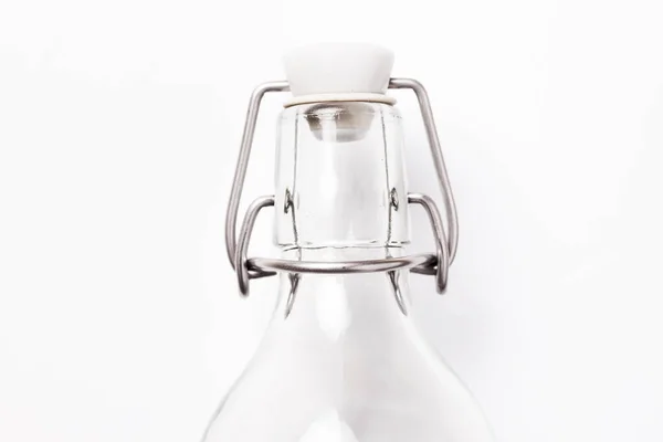 Botella Vidrio Vacía Con Tapa Sobre Fondo Blanco —  Fotos de Stock