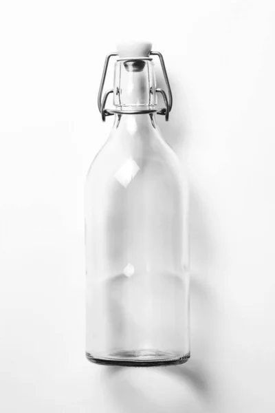 Bottiglia Vetro Vuoto Isolato Sfondo Bianco — Foto Stock