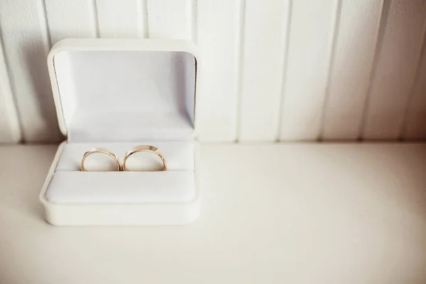 Beautiful Wedding Rings Small Box — Stock Photo, Image