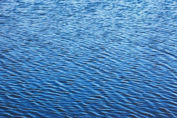 Blauw Wateroppervlak Met Rimpelingen — Stockfoto