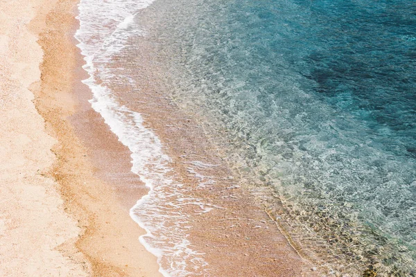 Bella Acqua Mare Con Onde Sulla Spiaggia — Foto Stock