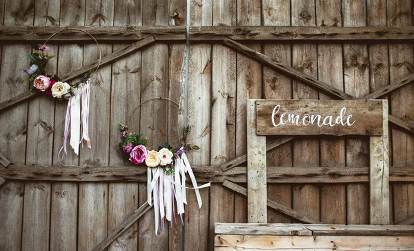 Clôture Bois Avec Fleurs Plantes Image En Vente