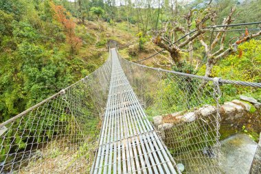 Askıya alınan Footbridge, Annapurna Ana Kampı, Annapurna Koruma Alanı, Himalaya, Nepal, Asya