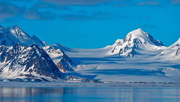 Snowcapapped Mountains Oscar Land Arctic Spitsbergen Svalbard Norvégia Európa — Stock Fotó