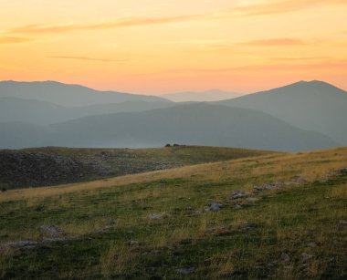 Dağlarda gün batımı