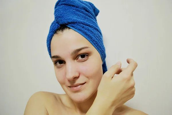 Schönheit Und Wellness Schöne Frau Mit Perfekt Frischer Haut Handtuch — Stockfoto