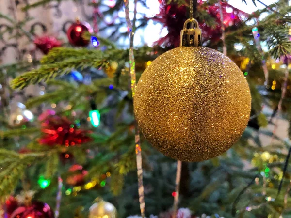 Bola Oro Árbol Navidad Decoraciones Navidad Árbol —  Fotos de Stock