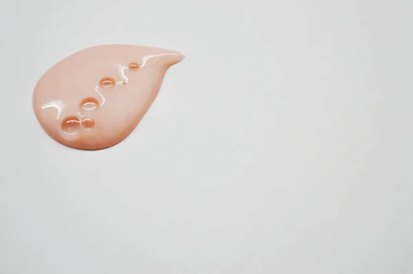 Розовая Капля Косметического Средства Пузырьками Белом Фоне — стоковое фото