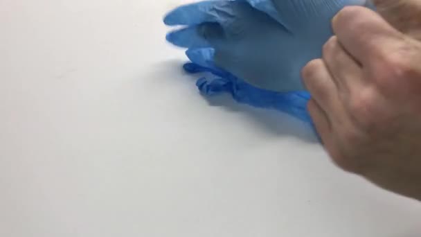 Γυναίκες Γιατροί Φοράνε Μπλε Γάντια Λάτεξ Από Κοντά Γυναικεία Χέρια — Αρχείο Βίντεο