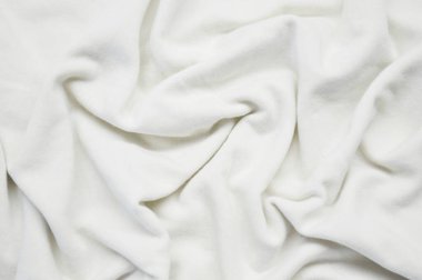 Arka plan olarak beyaz tekstil deseni. Kumaş üzerindeki beyaz madde dokusunu kapat. Buruşmuş kumaş dokusu