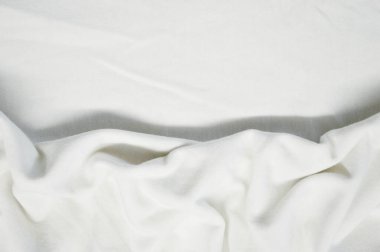 Arka plan olarak beyaz tekstil deseni. Kumaş üzerindeki beyaz madde dokusunu kapat. Buruşmuş kumaş dokusu