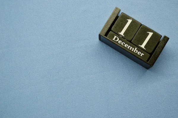 Holzkalender Aus Blöcken Auf Blauem Textilgrund Mit Kopierraum Dezember Internationaler — Stockfoto