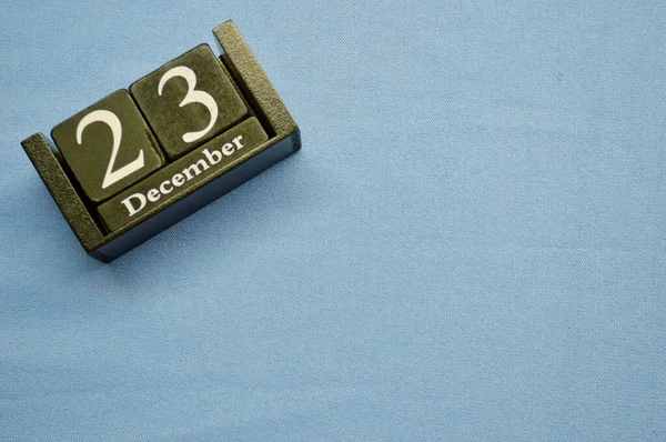 Holzkalender Aus Blöcken Auf Blauem Textilgrund Mit Kopierraum Dreiundzwanzigster Dezember — Stockfoto