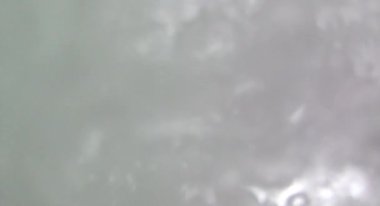 Kaynar şelale suyu: Kargaşa ve yaklaşan su sesi. Su altı fotoğrafçılığı