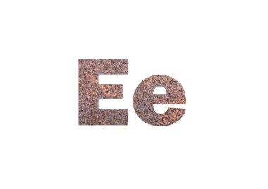 Kahverengi paslı metal doku. E harfinin siluetini delip geçmiş.