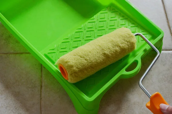 Paint Roller Green Plastic Tray Ceramic Tile Background — Stock Photo, Image