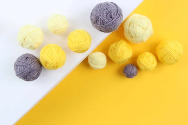 Снятие Цветов 2021 Серого Желтого Много Шаров Пряжи Вязания Вязания — стоковое фото