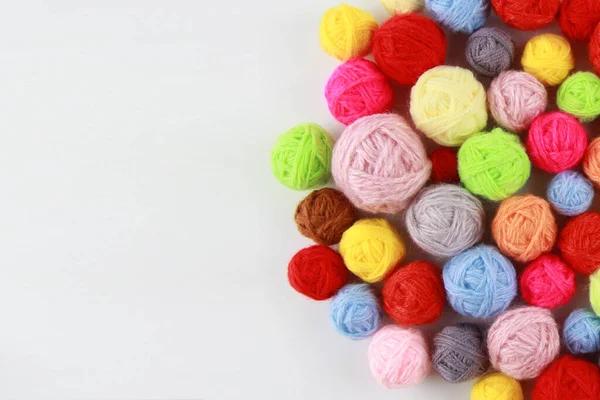 Background Many Colorful Scattered Wool Balls Knitting Yarn Close White — Foto de Stock