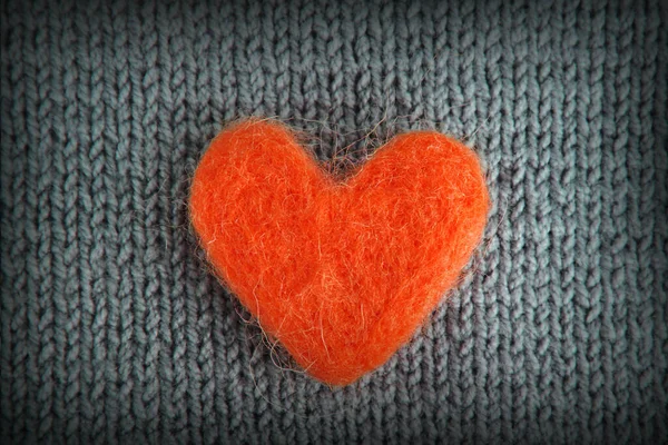 Red Heart Made Wool Lies Gray Knitted Background Concept Handwork — Stock Photo, Image