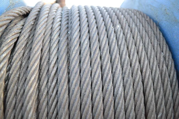 工业绞车线圈 带有金属缠绕钢丝绳 紧压在一起 — 图库照片
