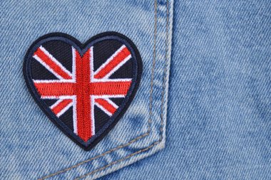 Büyük Britanya bayrağı kalp şeklinde. Birleşik Krallık 'ın kalbi denemenin arka planında. Birlik bayrağı. Dil okulları için arka plan, el yapımı iş, seyahat, vatanseverlik.