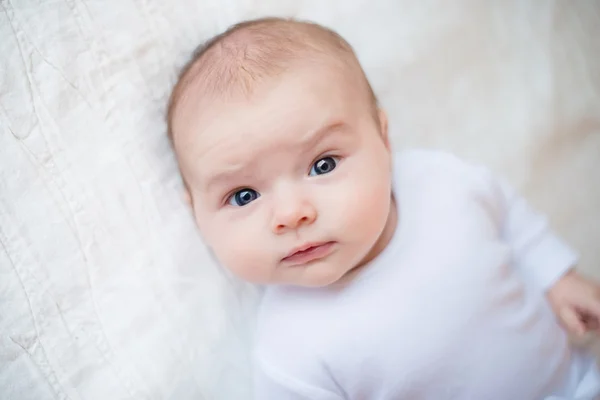 Retrato brilhante do bebê adorável — Fotografia de Stock