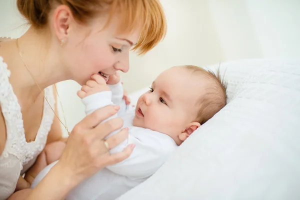 Happy cheerful family. Mother and baby kissing, laughing and hug — Stock Photo, Image