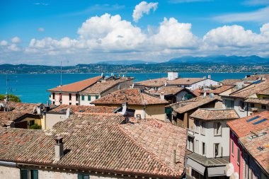 Görünüm Sirmione Castle, lake Garda, İtalya