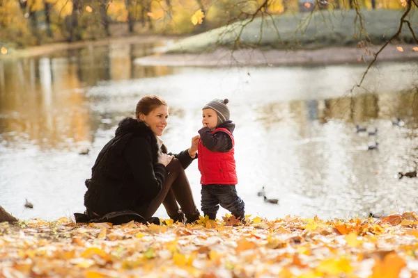 Young mother and her little boy have fun at autumn — Stock Photo, Image