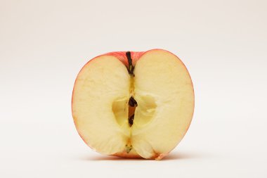 elma yarım bir