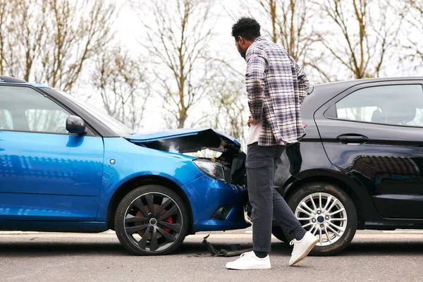 Young Man Looking Damaged Car Hit Traffic Accident — Stock Photo, Image