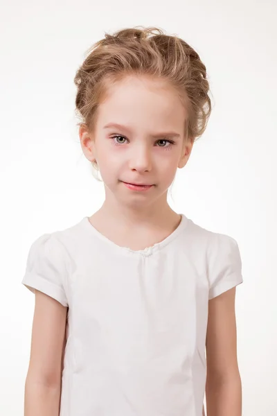 Retrato de piscar adolescente menina apontando o dedo para a câmera — Fotografia de Stock