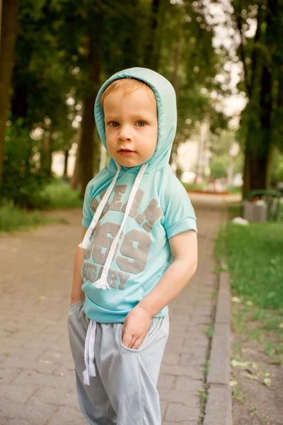 Chłopiec z teczki — Zdjęcie stockowe