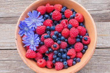 Yaban mersini ve ahududu kase Peygamber ahşap tablo