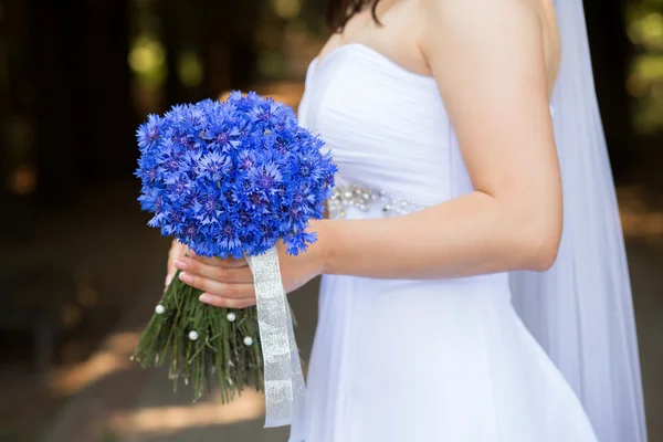 Wedding bouquet of cornflowers in hands — Stock Photo, Image