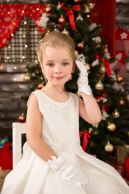 Sevimli genç güzel kız beyaz