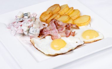 Güzel saçlı genç esmer Bayan