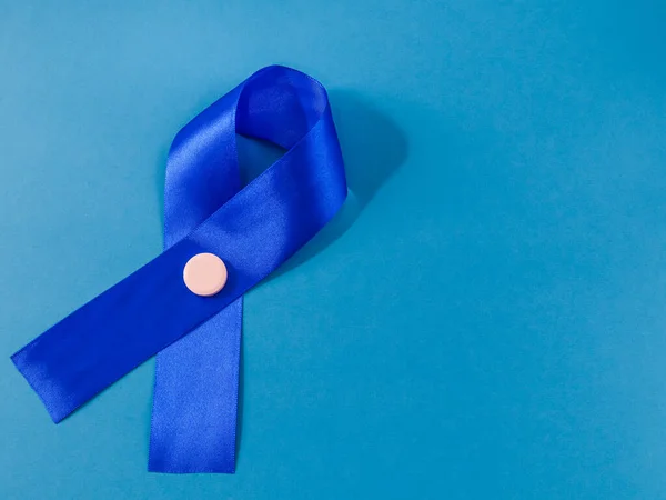 Blue Ribbon White Pill Left Blue Background Place Text Right — Stock Photo, Image