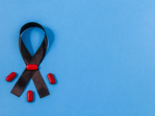 Black Ribbon Red Pills Lie Left Blue Background Space Text — Stock Photo, Image