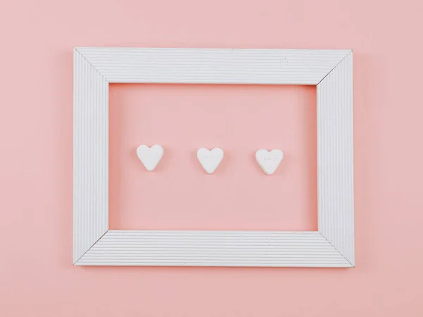 Three Hearts White Frame Pink Background Close Top View — Fotografia de Stock