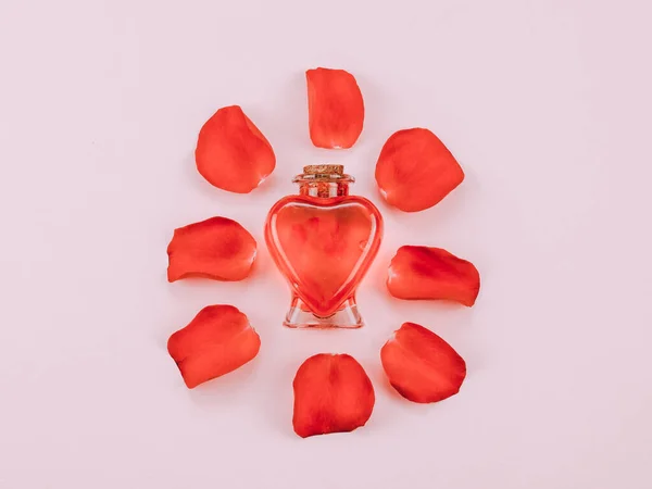 Red Bottle Shape Heart Rose Petals Lie Middle Pink Background — Stock Photo, Image