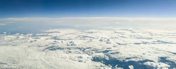 Papel Parede Nuvens Picos Montanha Partir Altura Avião Vista Lateral — Fotografia de Stock