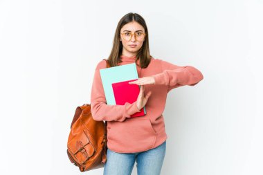 Beyaz fırında izole edilmiş genç bayan bir mola hareketi gösteriyor..