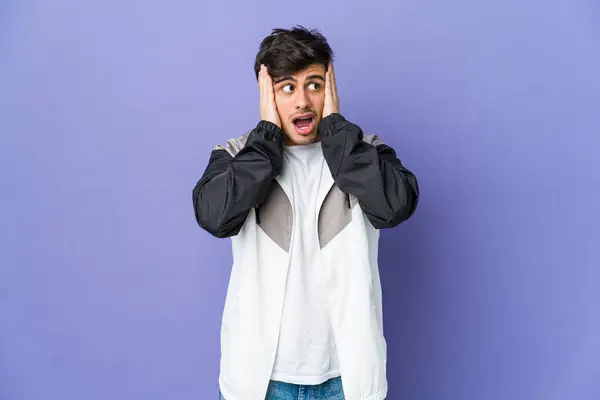 Young Cool Man Covering Ears Hands Trying Hear Too Loud — Stock Photo, Image